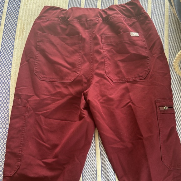 Yola Skinny Scrub Pants from figs - Picture 3 of 4